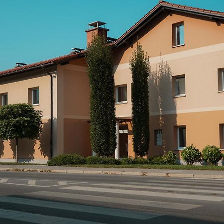 Guest House Tri Zvezde Kocevje Eksteriør bilde