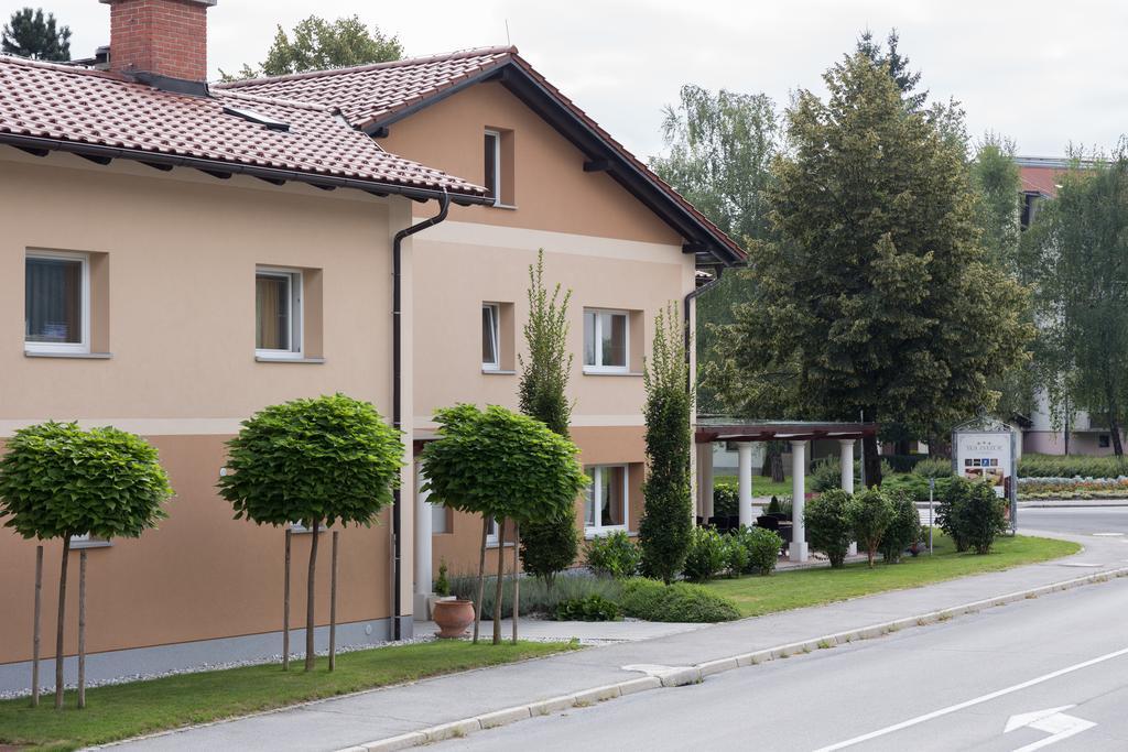 Guest House Tri Zvezde Kocevje Eksteriør bilde